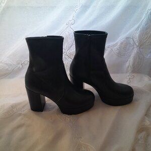 Black booties with heel